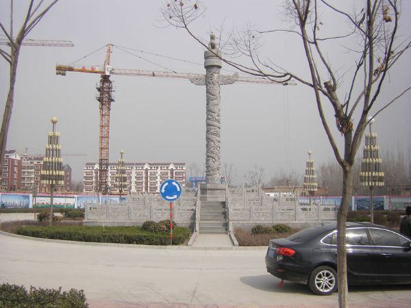 石雕龙柱